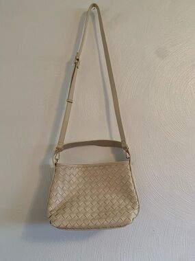 Urban Expressions Cream Woven Shoulder Bag